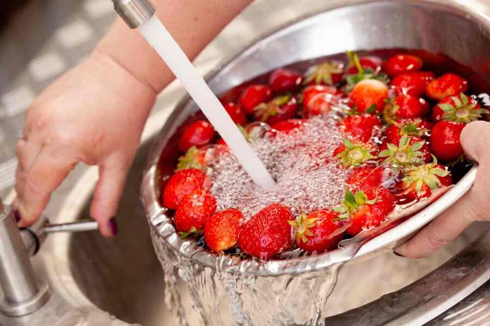 How to Wash Strawberries